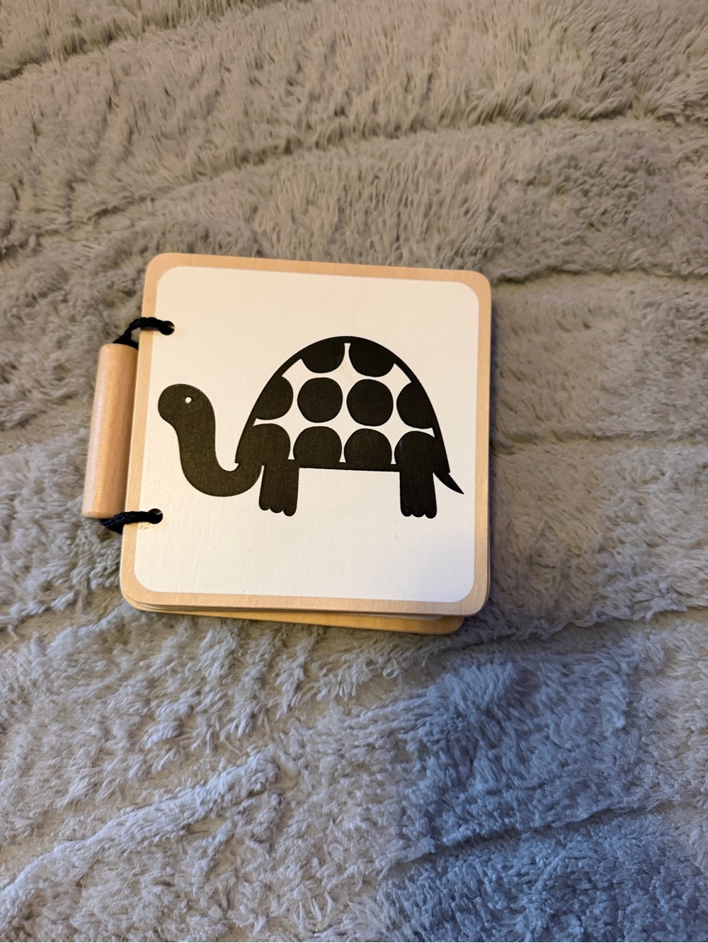 Lovevery Wooden Turtle Flash Card - Black and Natural